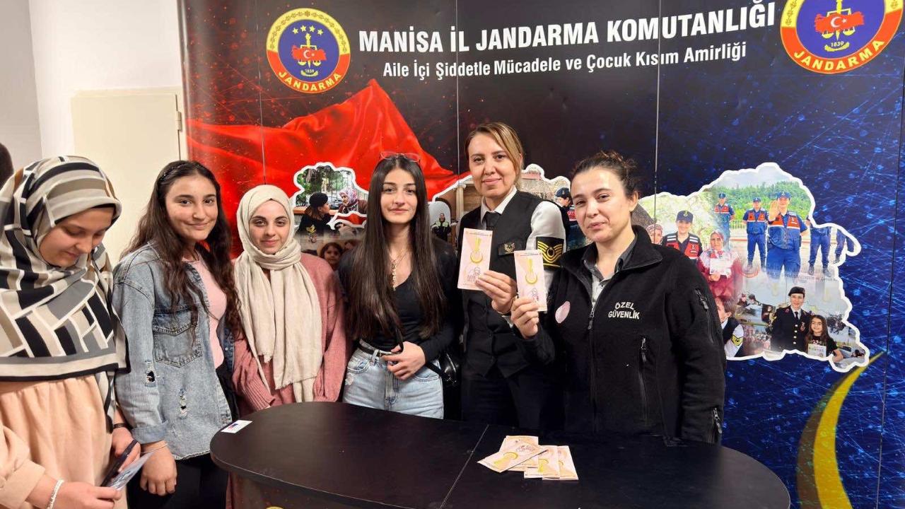 Jandarma, Üniversiteli Gençleri Aile İçi Şiddetle Mücadele Konusunda Bilgilendirdi