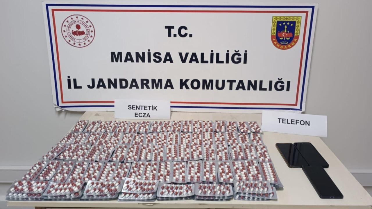 Manisa’da 2 Bin 671 Sentetik Ecza Ele Geçirildi: Bir Kişi Tutuklandı