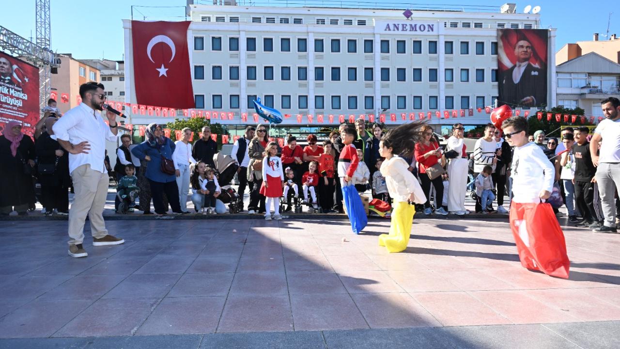 Manisa’da Çocuklar Cumhuriyet Coşkusunu Doyasıya Yaşadı