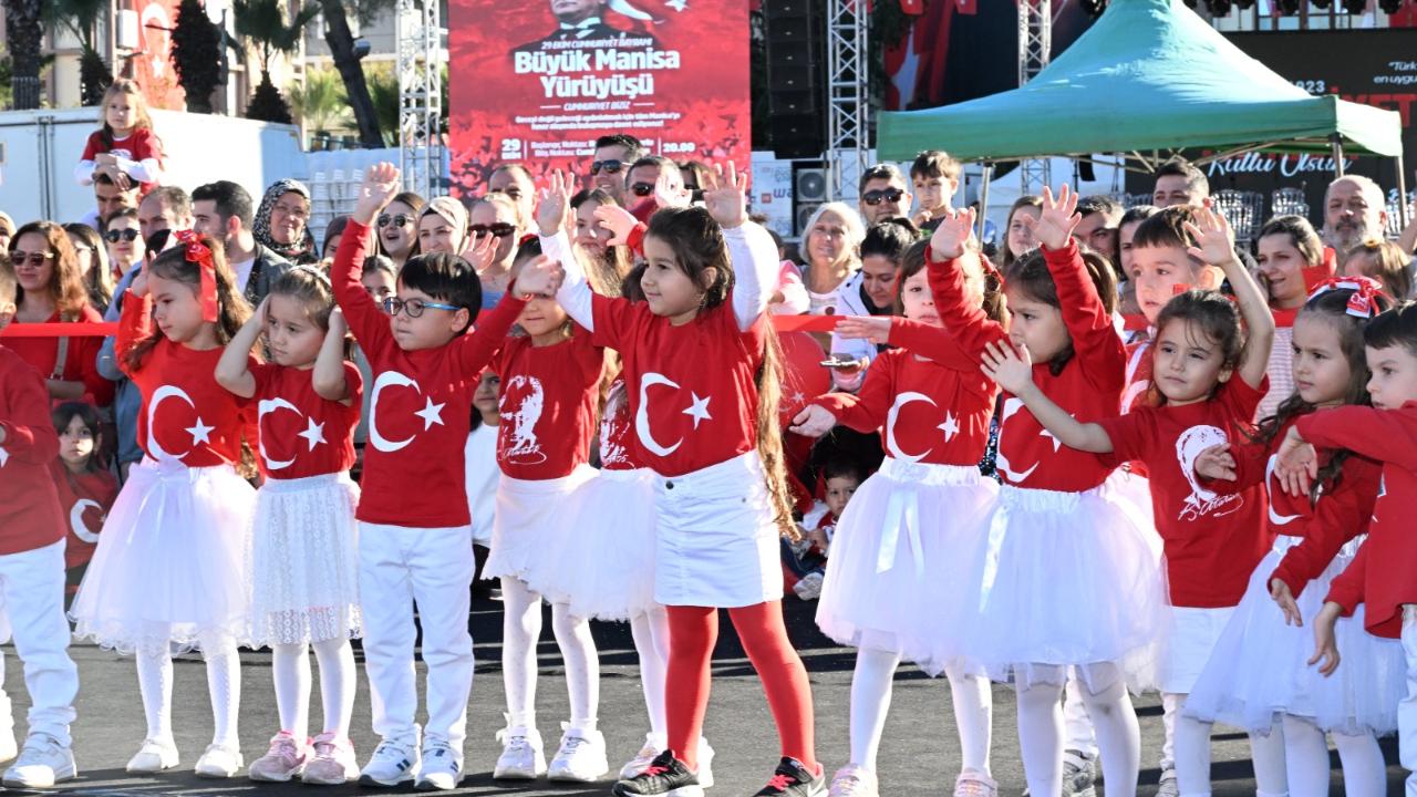 Manisa’da Çocuklar Cumhuriyet Coşkusunu Doyasıya Yaşadı