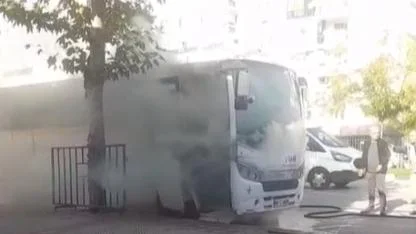Mimar Sinan Bulvarı’nda Servis Aracı Alev Alev Yandı
