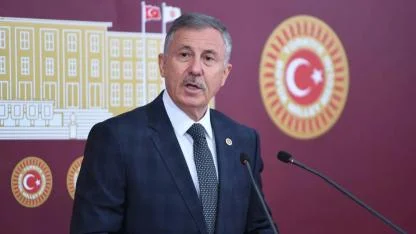 Selçuk Özdağ: “Siyaset adliye koridorlarında değil, er meydanında yapılır”