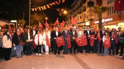 Turgutlu’da Cumhuriyet Coşkusu: Ece Seçkin Konseriyle Meydan İnledi