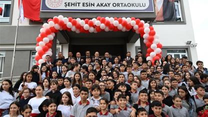 Vali Vahdettin Özkan Sarıgöl’de Yenilenen Okulları İnceledi