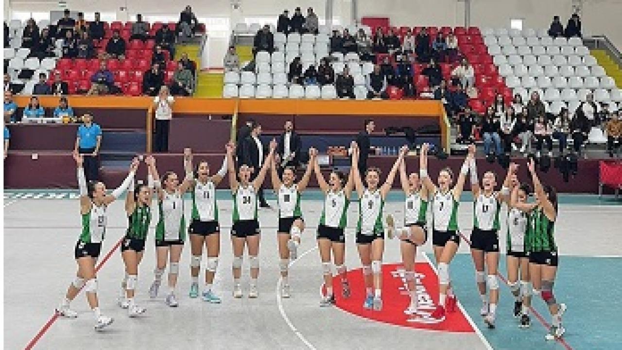 Akhisar Belediyespor Kadın Voleybol Takımı Namağlup Lider