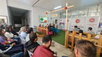 Akhisar Diyanet Gençlik Merkezi’nde “Gençliğin Merkezinde” Programına Yoğun İlgi