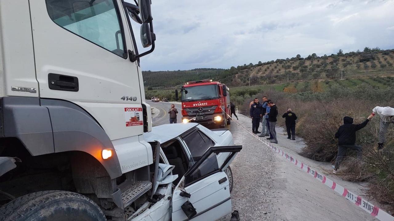 Akhisar’da Kamyon ve Otomobil Çarpıştı: Bir Kişi Yaşamını Yitirdi