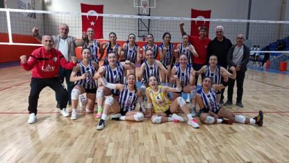 Akhisargücü Kadın Voleybol Takımı Aliağa Deplasmanında Set Vermedi