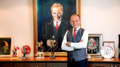 Başkan Çetin Akın’dan Öğretmenler Günü Mesajı: “Atatürk’ün İzinde Nesiller Yetiştiren Tüm Öğretmenlerimizin Gününü Kutluyorum”