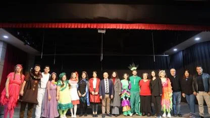 “Bizim Ayşe Abur Cubur Krallığı’nda” Miniklerle Buluştu