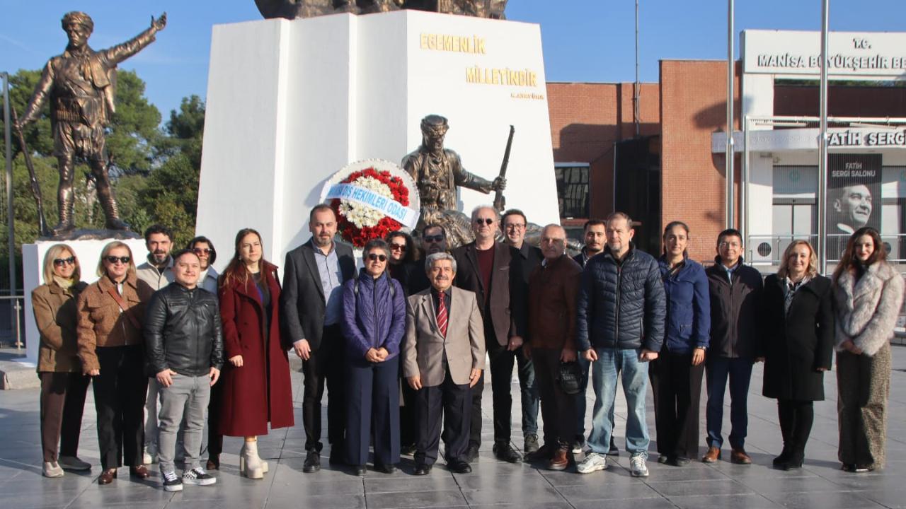 Diş Tabipleri Birliği’nden Cumhuriyet Meydanı’nda Tören