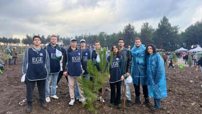 Ege Üniversitesi Milli Ağaçlandırma Gününde Fidan Dikti
