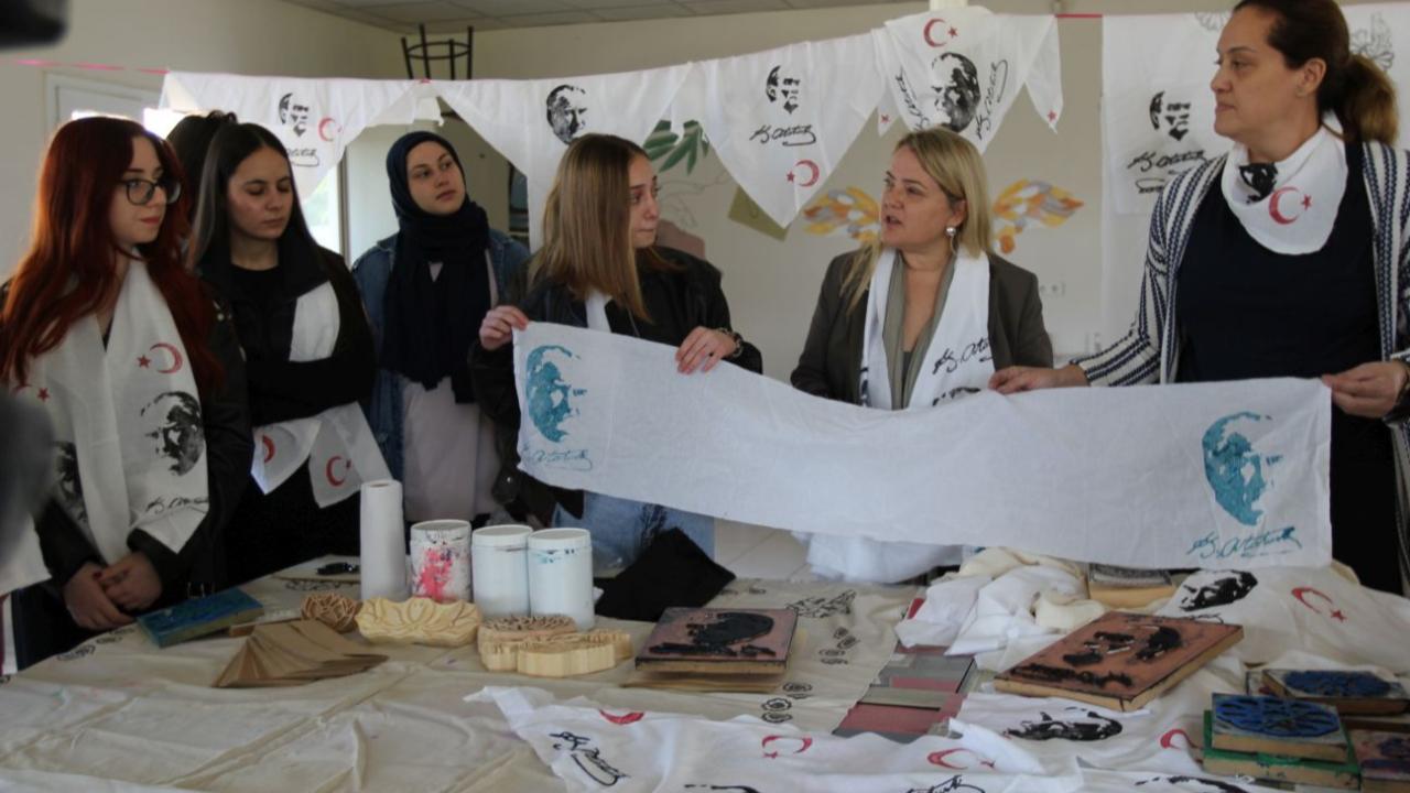 Ege Üniversitesi’nde Atatürk Temalı Tahta Kalıp Baskı Atölyesi