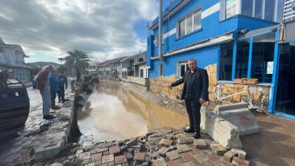 Foça’da Sel Felaketi: AK Parti İlçe Başkanı Ramazan Genç Sahada