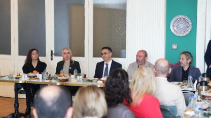 İzmir’de Öğretmenler Günü Buluşması Büyük İlgi Gördü