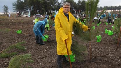 İzmir’de “Yeşil Vatan Seferberliği”yle 115 Bin Fidan Toprakla Buluştu