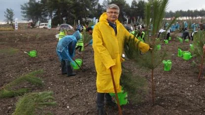 İzmir’de “Yeşil Vatan Seferberliği”yle 115 Bin Fidan Toprakla Buluştu