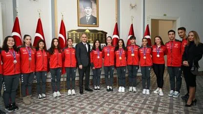 Manisa’nın Şampiyon Cimnastikçileri Vali Özkan’ı Ziyaret Etti