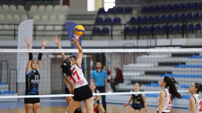 Turgutlu Belediyespor Kadın Voleybol Takımı KZY Spor’u 3-0 Mağlup Etti