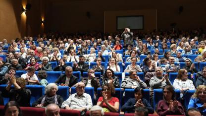 Turgutlu’daki Kış Konseri Büyük İlgi Gördü: Salon Taştı, Başkanlar Yere Oturdu