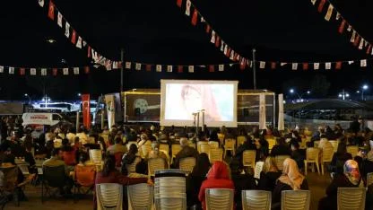 Yunusemre’de Açık Hava Sinemasına Yoğun İlgi
