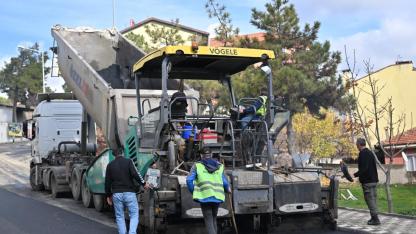 Demirci’de 74 Milyonluk Asfalt Yatırımı Sürüyor