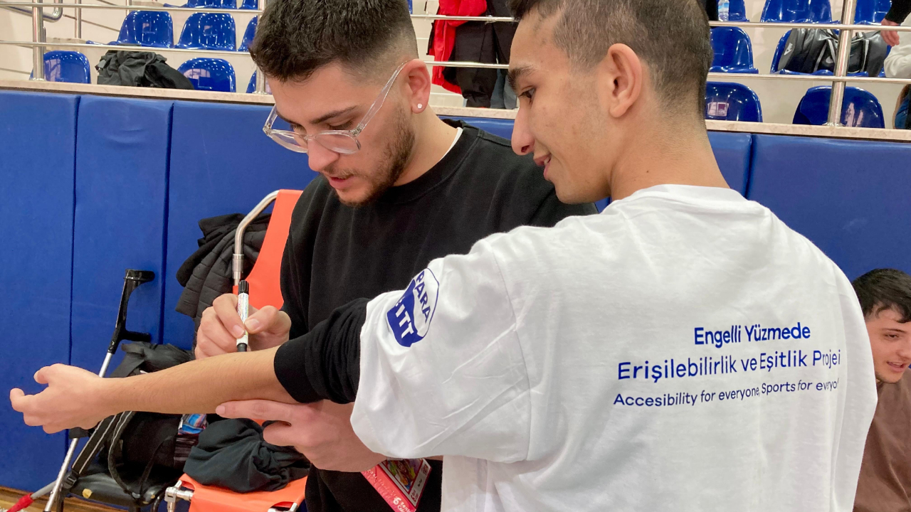 Engelli yüzücüler Manisa’da madalya ve coşkuyla buluştu