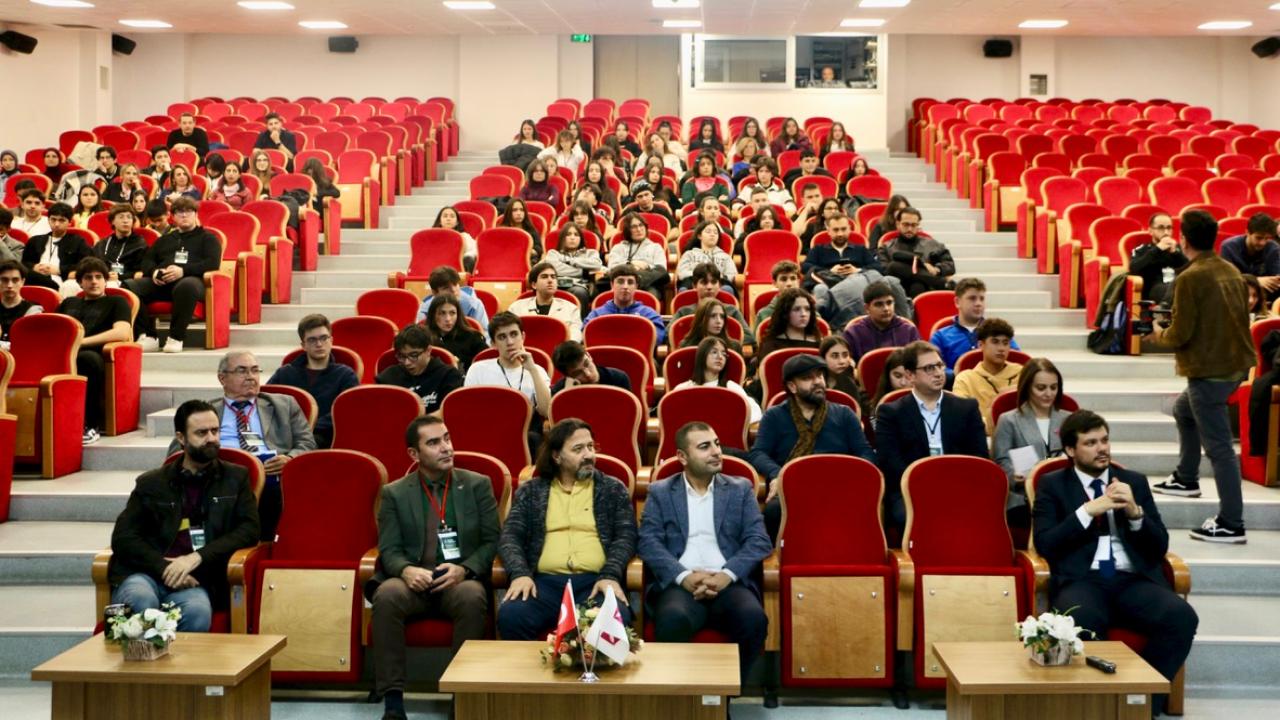 İKÇÜ'de Yapay Zekâ İle Su ve Atık Yönetimi Zirvesi