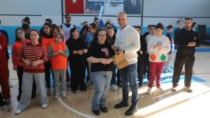 Sevgi kazandı: Turgutlu’da özel çocuklarla maç
