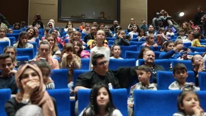 Turgutlu’da çocuklar için ‘Ters Yüz’ tiyatro keyfi
