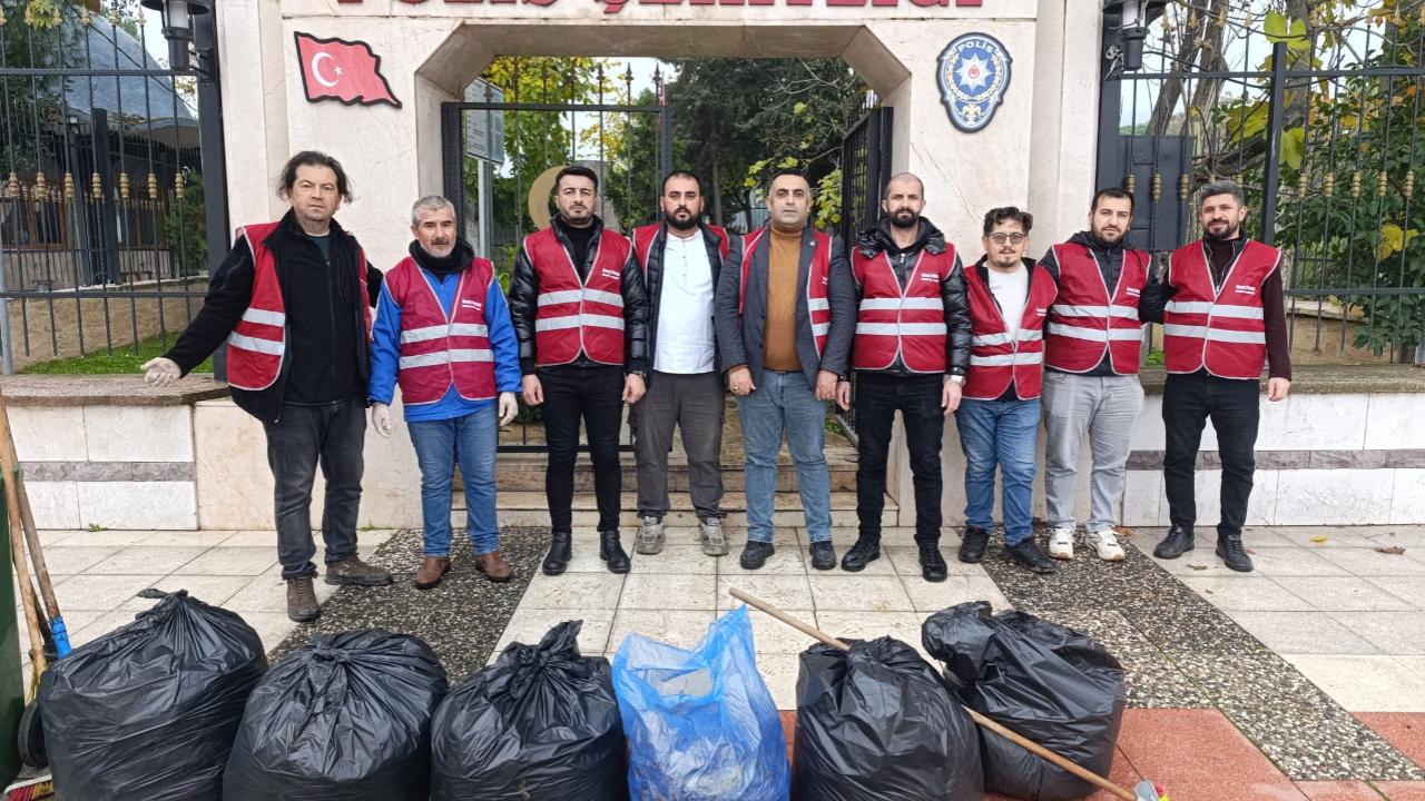 Yeniden Refah Şehzadeler’den anlamlı şehitlik ziyareti