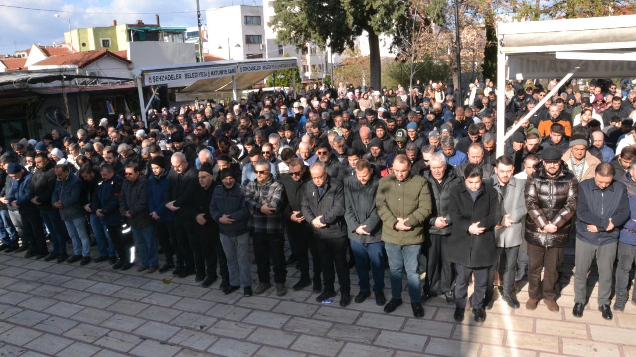 AK Parti ve CHP’nin Acı Günü: İki İsim Dualarla Uğurlandı