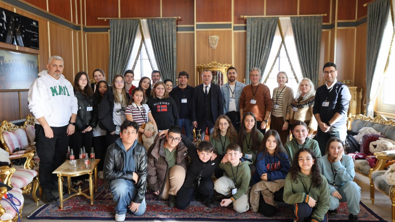 Başkan Balaban, AB projesi öğrencilerini ağırladı