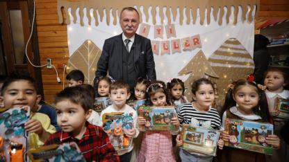 Başkan Balaban çocukların karne sevincini paylaştı