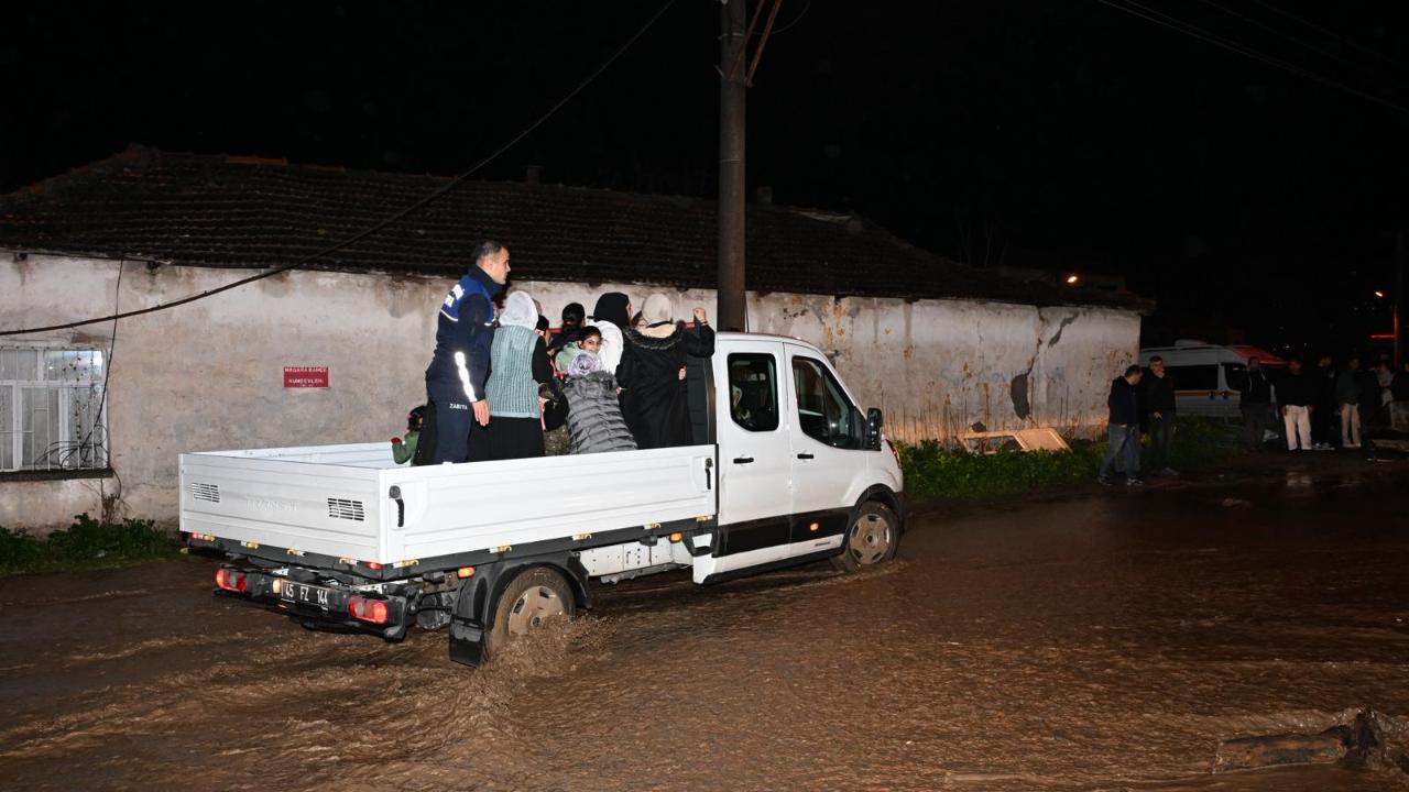 Büyükşehir ve MASKİ yağışta 600 personelle sahada