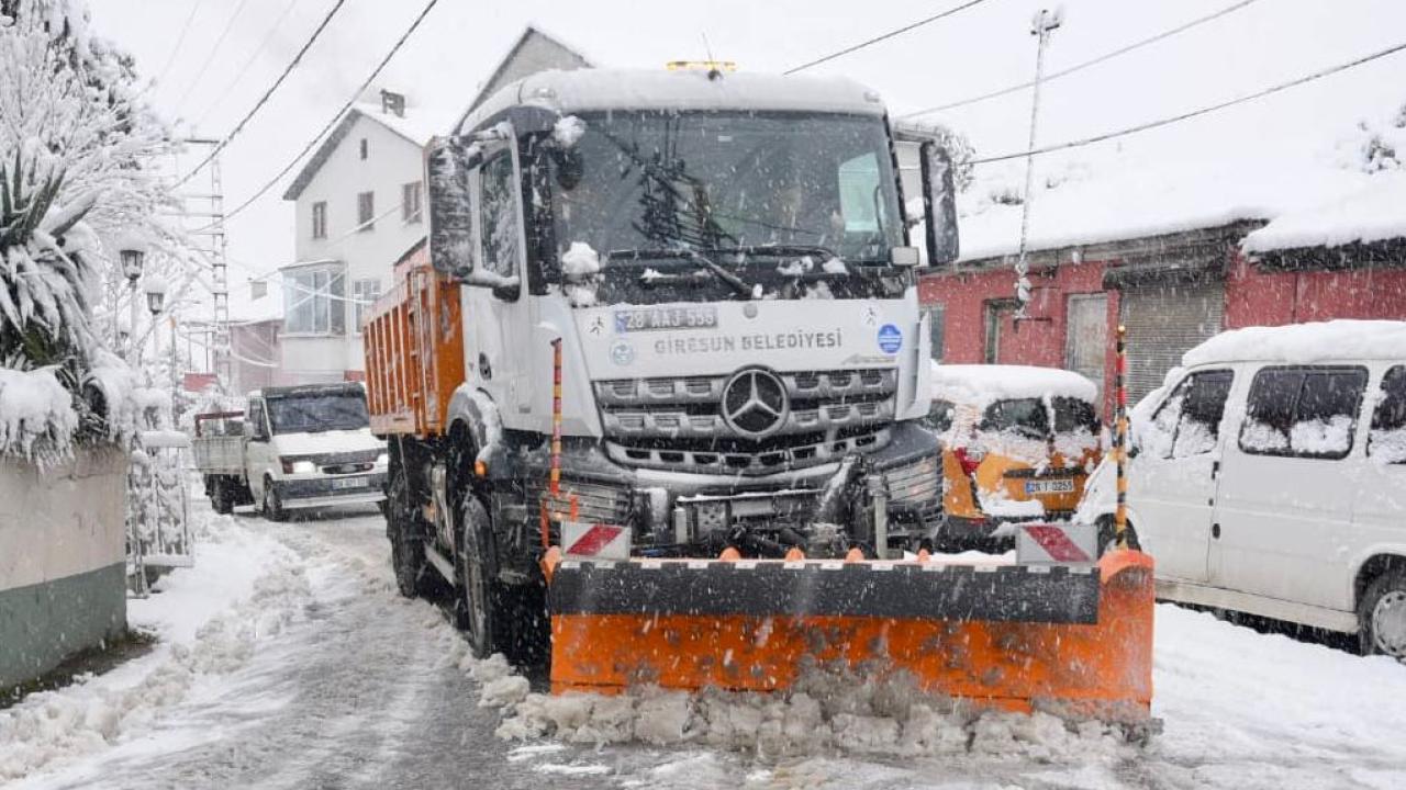Giresun’da Yüksek Kesimlerde Kar Mesaisi Başladı