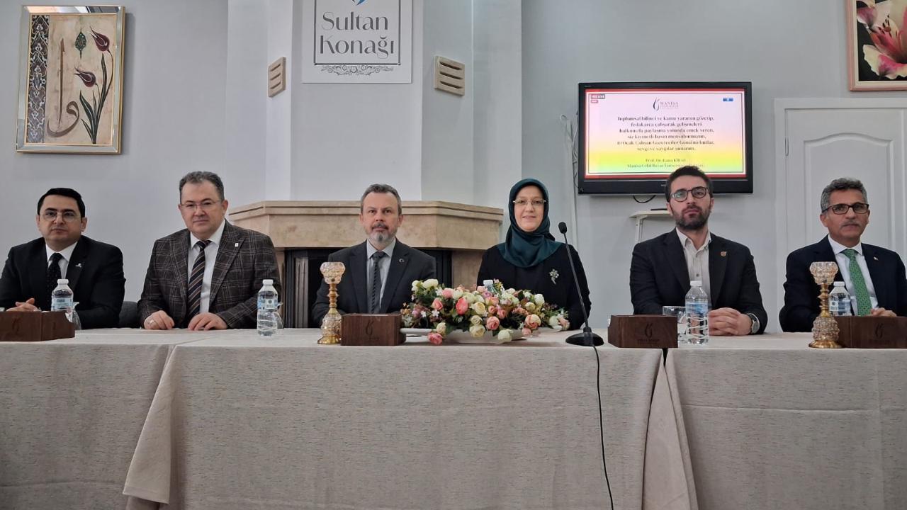 MCBÜ Rektörü Rana Kibar akademik başarıyı anlattı