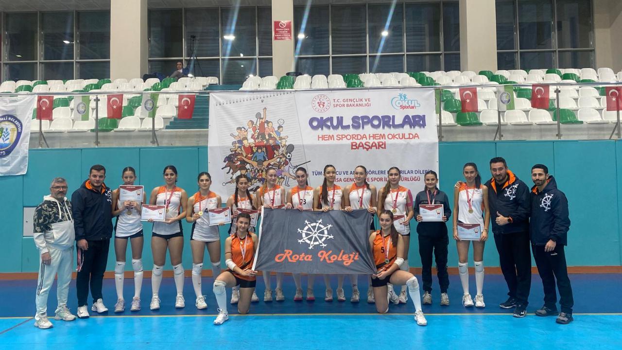 Okul sporları voleybol Gençler A maçları Manisa’da bitti