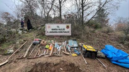 Gördes’te izinsiz kazıya suçüstü: 5 gözaltı