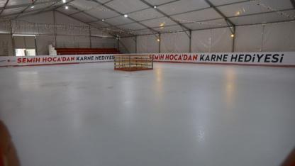 Semih Hoca’dan öğrencilere buz pateni karne hediyesi