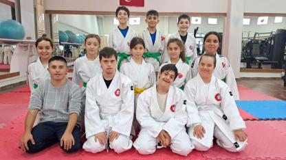 Yunusemre’de down sendromlu gençlere judo desteği