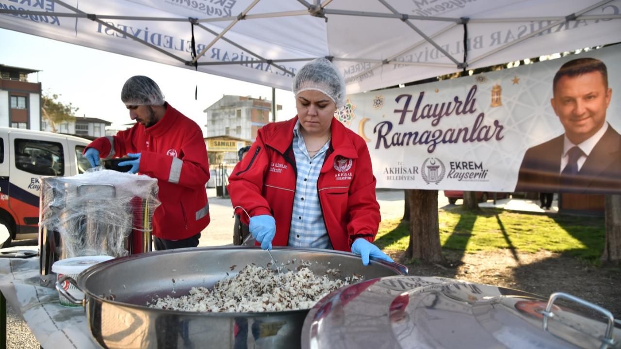Akhisar’da İftar Dağıtımı Başladı