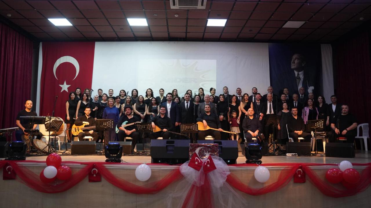 Akhisar’da Türk Halk Müziği Coşkusu