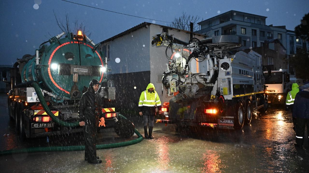 Manisa’da sel seferberliği: Binlerce talep çözüme kavuştu