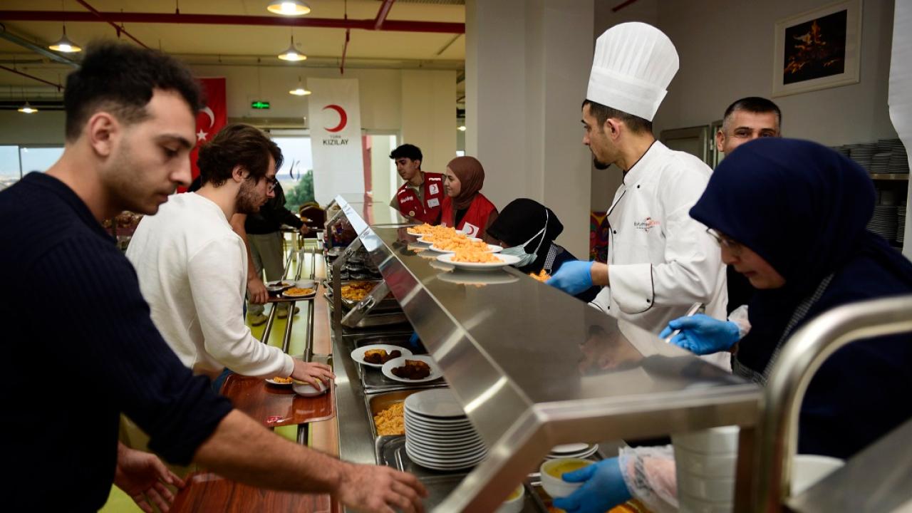 MCBÜ’lü Öğrenciler Ramazan’ın İlk İftarında Aynı Sofrada Buluştu