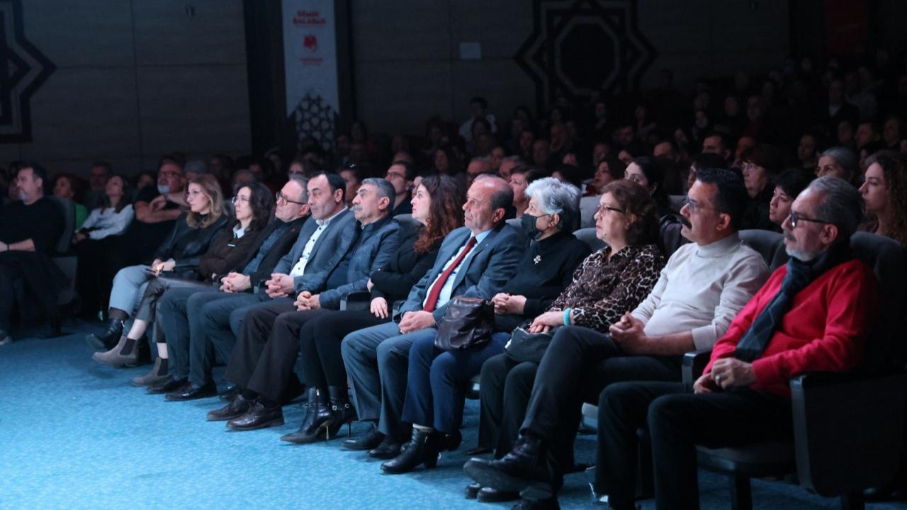 Rosa Luxemburg’un Hayatı Yunusemre’de Sahneye Taşındı