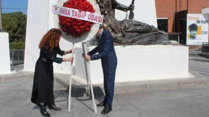 Hekimler Manisa'da Tıp Bayramı İçin Meydana İndi