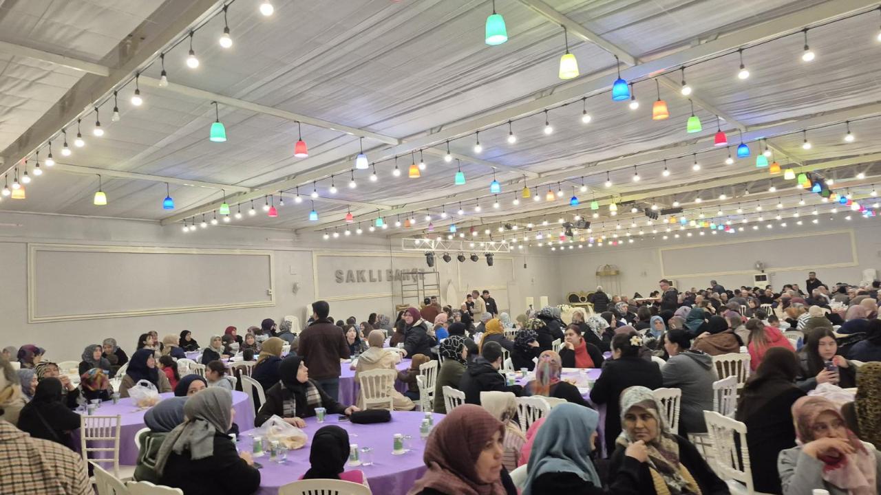 Ahmetli'de Yüzlerce Kişi Geleneksel İftar Sofrasında Buluştu