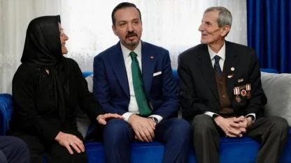 AK Parti Heyetinden Kıbrıs Gazisine Duygulandıran Ziyaret