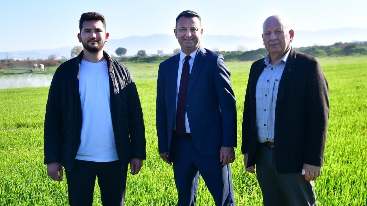 Akhisar Belediyesi Buğday Tarlalarında İlaçlama Çalışması Yaptı